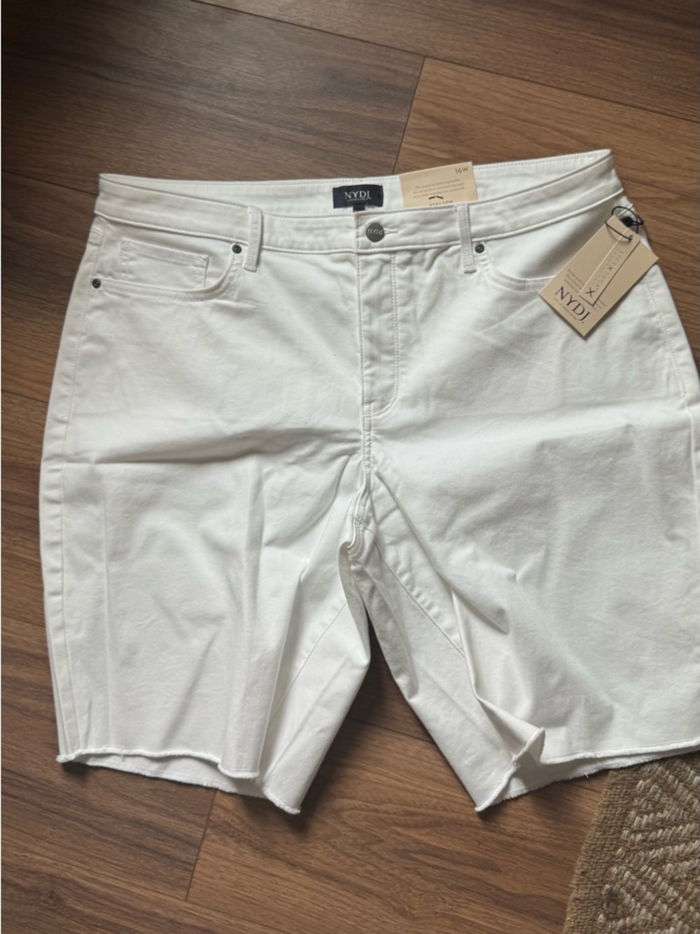 NYDJ Women’s size 16 W  White Stretch Denim Jean Shorts new with tags